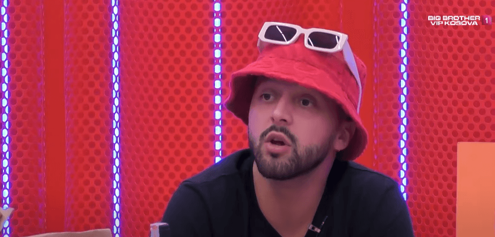 Gjesti: Doja t'i shoh të gjithë kush jeni, para se ta filloj lojën! (VIDEO)
