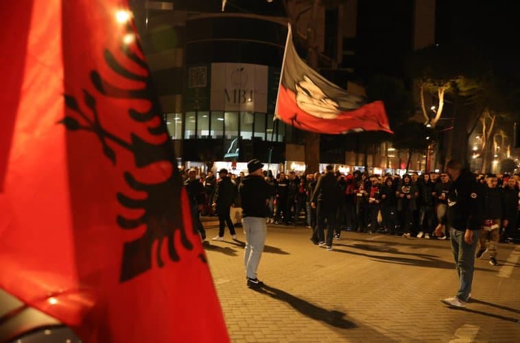 Shqipëri-Çeki, atmosferë e jashtëzakonshme e Tifozave Kuq e Zi para ndeshjes