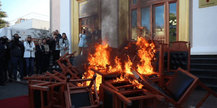Gjykata shfuqizon dënimin, deputetët e PD-së mund të kthehen në Kuvend