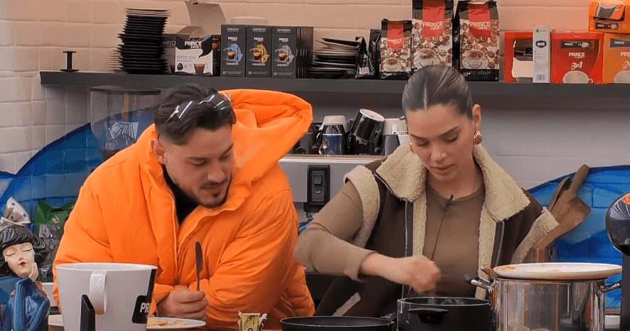 Lela dhe Leo bisedojnë për të mirat dhe të metat e njëri-tjetrit, duke shfrytëzuar kamerën (VIDEO)