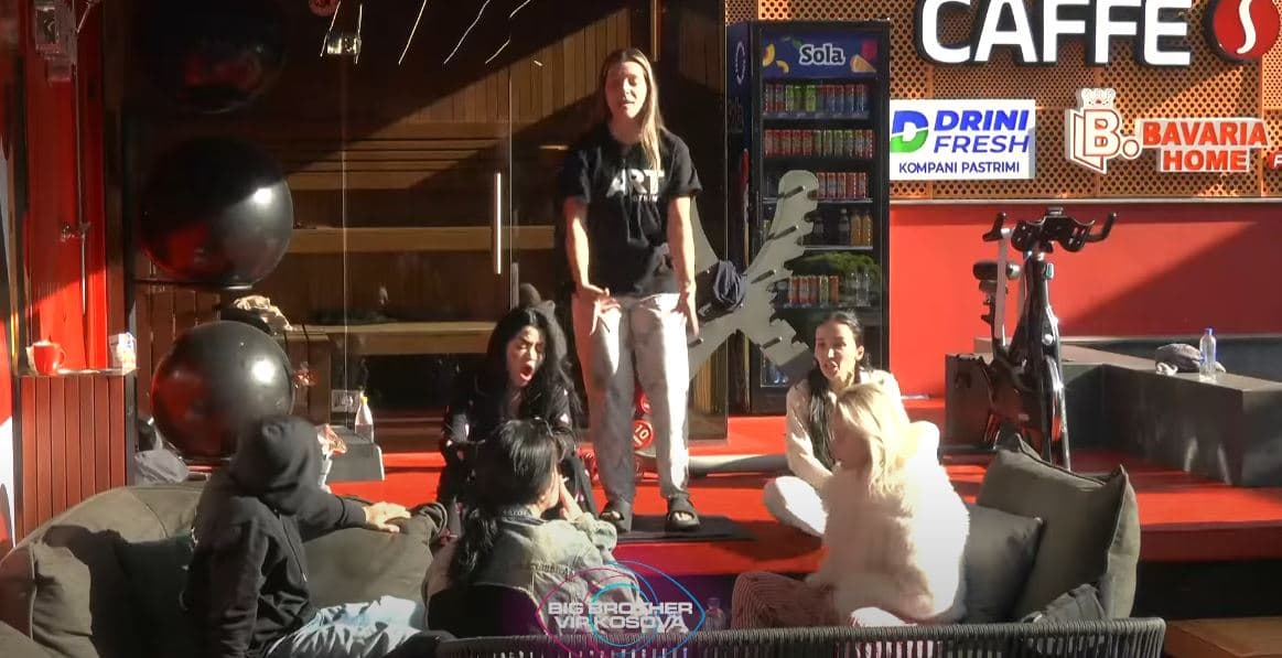 Lela, Gresës: Për Sarën bëre gjithë atë rrëmujë, ndërsa Xhenetës i the shitesh për para (VIDEO)