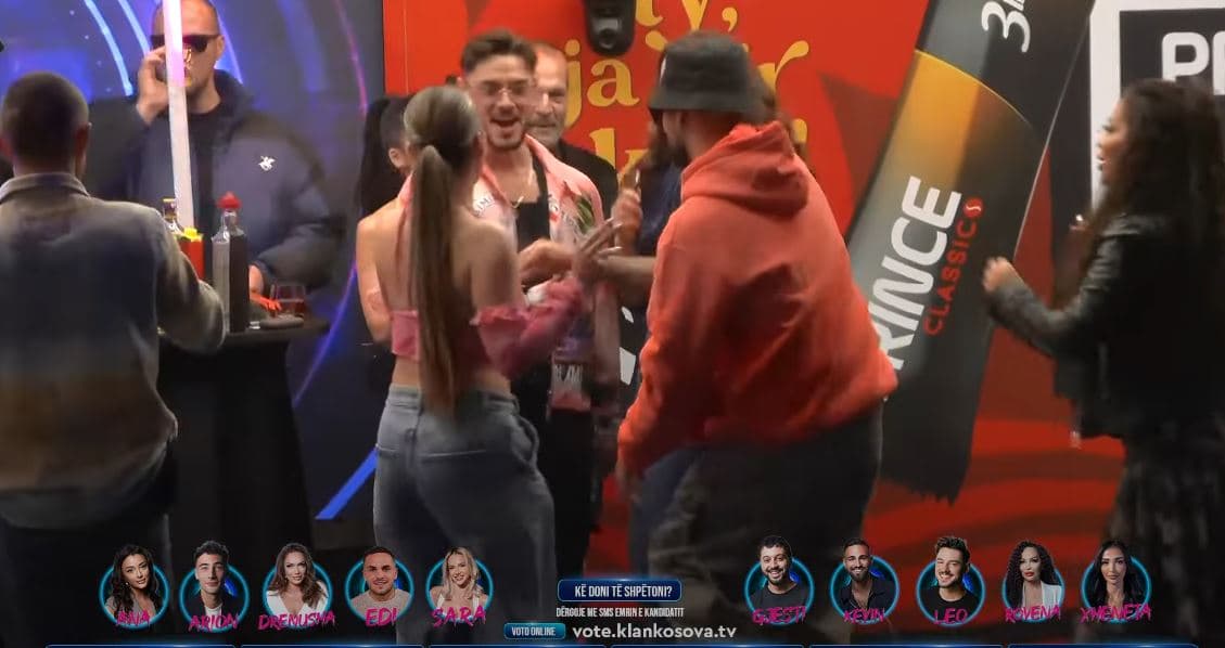 Kevini kërcen me Lelën, Leo xhelozon (VIDEO)