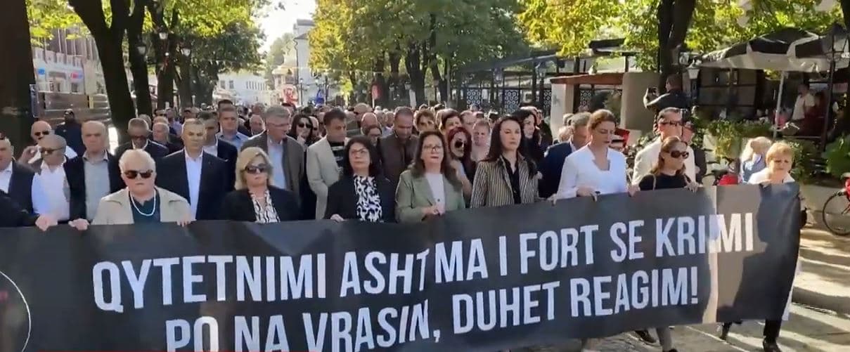 "Shkodra, djep i krimit - shkaktar i vetëm Edi Rama": Proteston opozita në Shqipëri