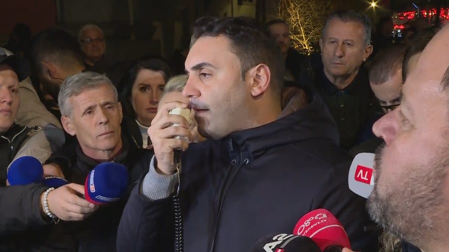 3 orë mosbindje civile, mbyllet protesta e opozitës në Shqipëri