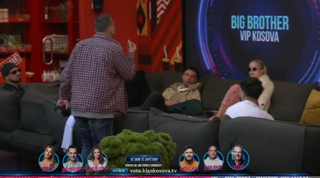 Sara e Rezi zihen për ushqimin (VIDEO)