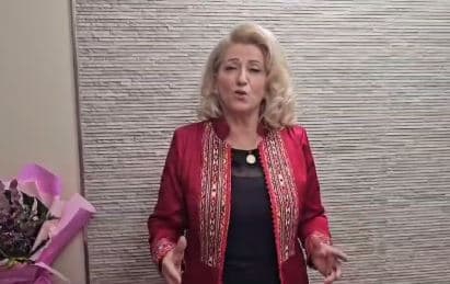 Shkurte Fejza uron shqiptarët kudo janë (VIDEO)