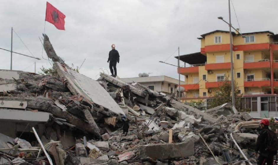 Tërmeti në nëntor të 2019-tës dëmtoi Shqipërinë, "rindërtimi" ende s'është gati