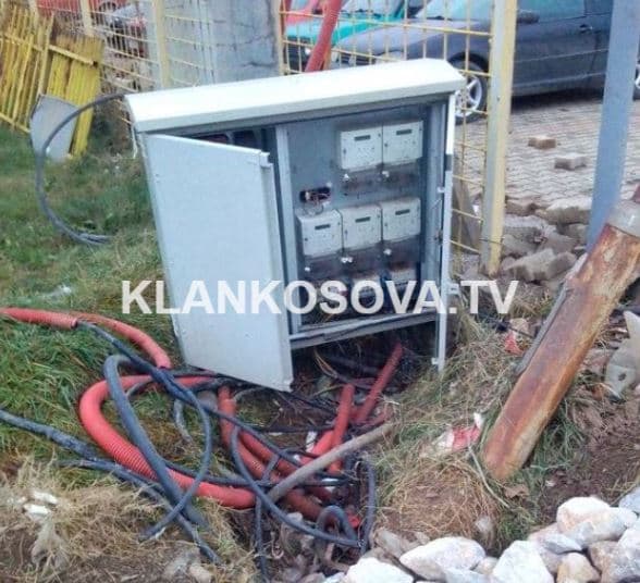 Ankohet banori i Lluzhanit: Trafo e hapur që dy javë, rrezikon edhe fëmijët