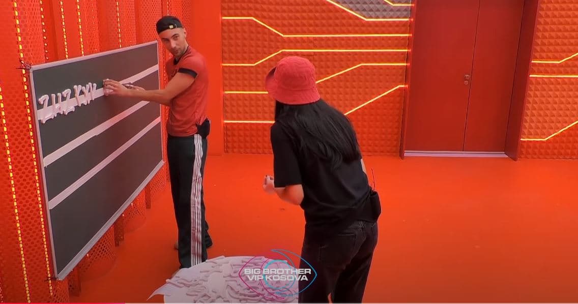'W' në alfabetin shqiptar? Diana e bindur që kjo shkronjë është pjesë e alfabetit (VIDEO)