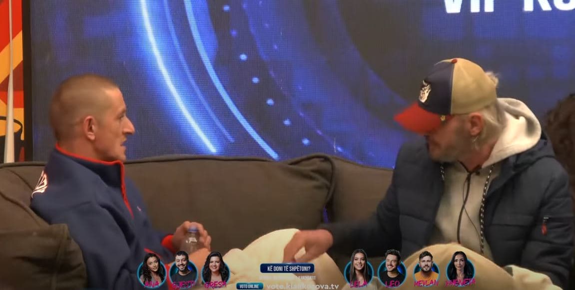 Xuxi dhe Vullneti inskenojnë një përplasje (VIDEO)