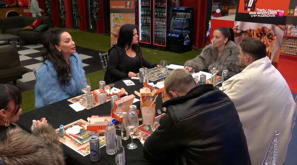 Rovena i drejtohet Gjestit: 'Ta hangsha arushin' - Xheneta i hap sytë e habitur!