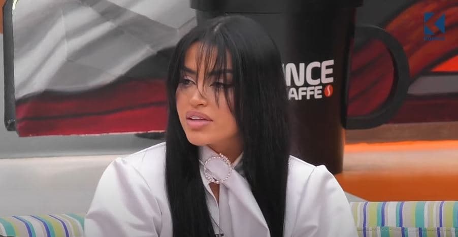 Anisa për Xhenetën: Nuk ka pikë turpi në trupin e saj!