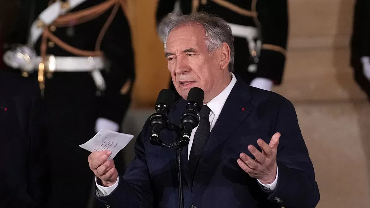 Kryeministri francez emëron qeverinë e katërt të vendit në më pak se një vit