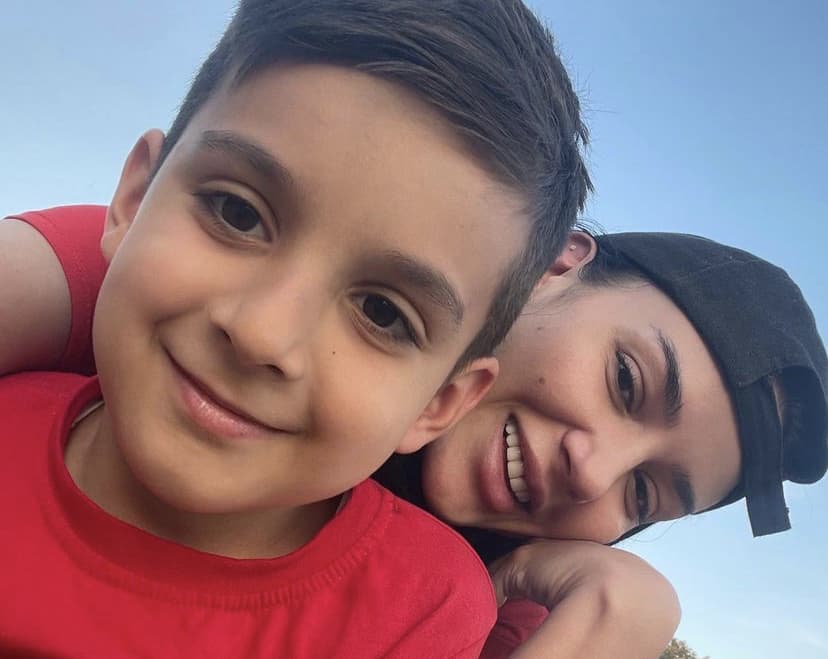 “Jam edhe unë këtu”, Bora Zemani publikon foto krah të birit