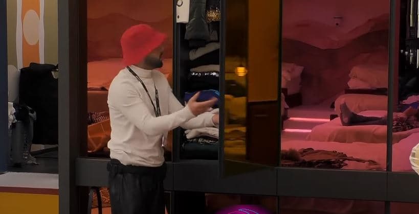 Gjesti i frustruar pasi banorët ia morën 'vape', ai i kërkon në shtëpi (VIDEO)