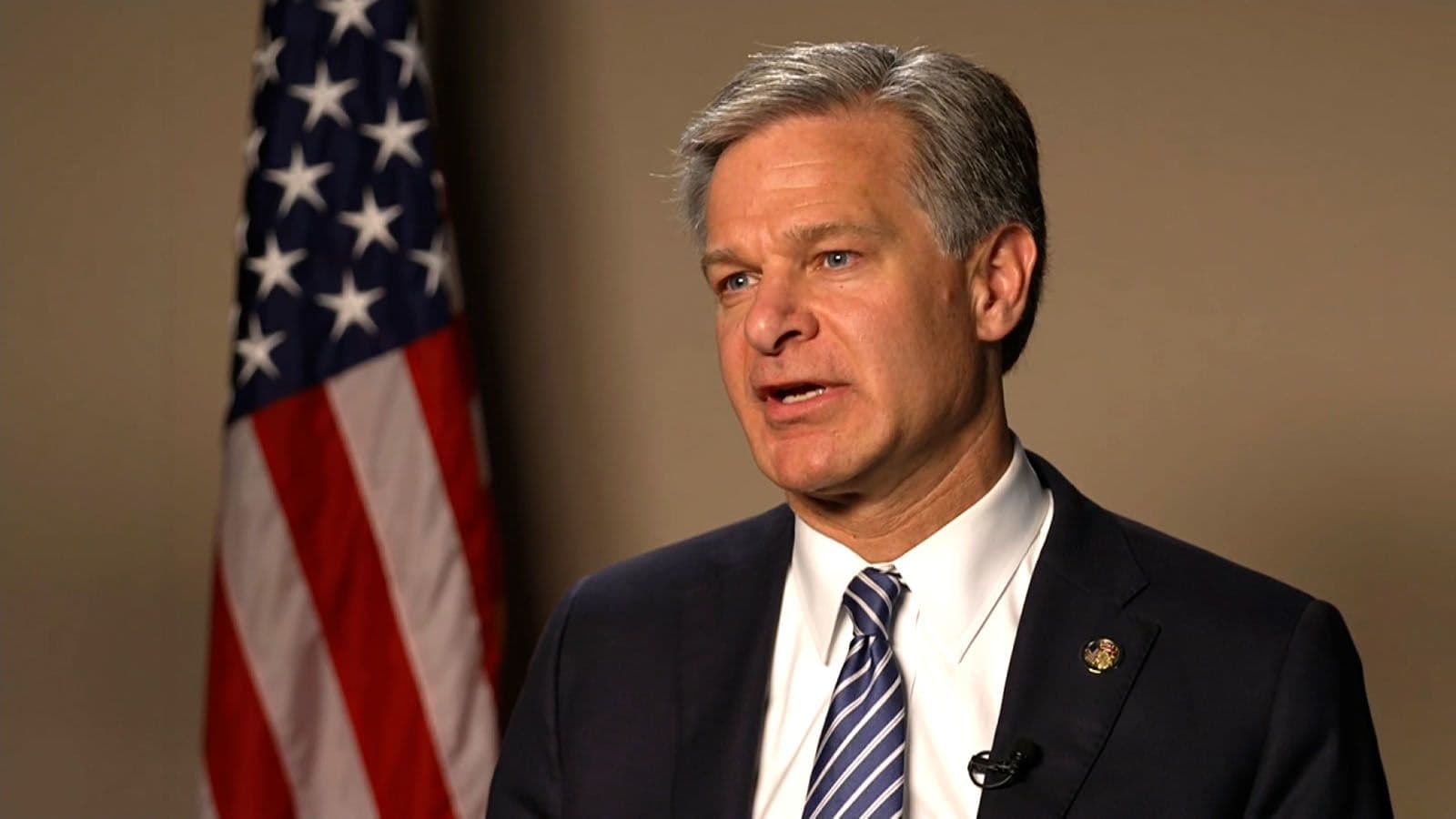 Wray i tha punonjësve të FBI-së se donte të jepte dorëheqje para ardhjes së Trumpit në pushtet