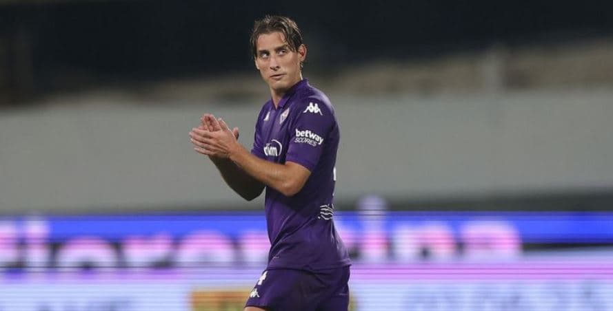 Pësoi arrest kardiak në fushë, futbollisti i Fiorentinës e kalon me sukses operimin