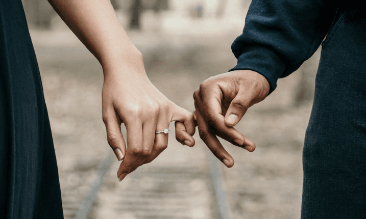 Doni që partneri të mos iu largohet? Ja disa këshilla se si ta “lidhni” atë