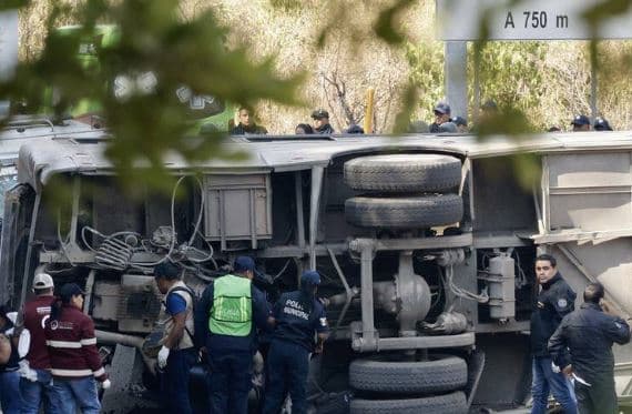 Përplaset autobusi me kamion në Meksikë, 8 persona vdesin e 27 lëndohen