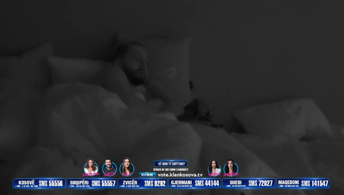 Gjesti këndon dhe nuk i lë rehat banorët të flenë