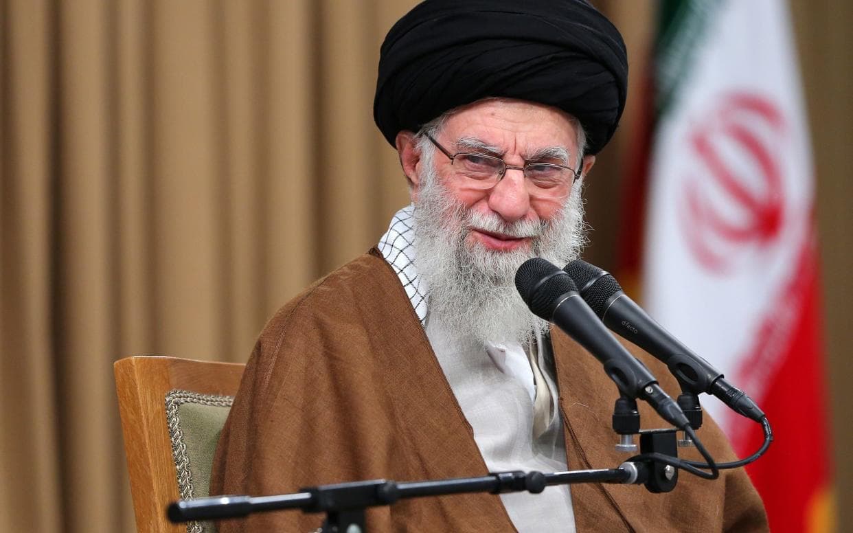 Vrasja e Khameneit: Lideri suprem iranian u përcoll muaj të tërë nga CIA (VIDEO)