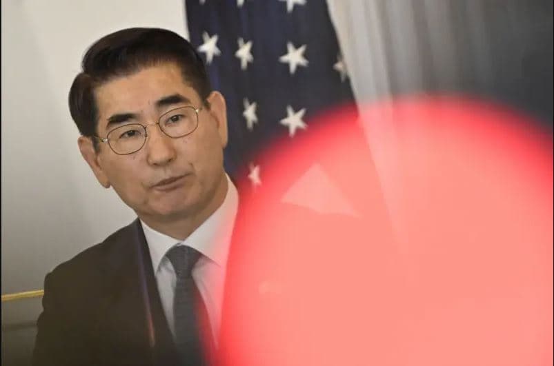 Ish-ministrit korean të Mbrojtjes i bëhet ndalesë urgjente derisa ishte duke udhëtuar