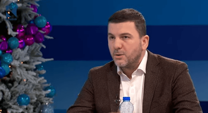 Memli Krasniqi flet për hitin ‘’Simpatia’’, thotë se Edona Llalloshi ia huqi partisë! (VIDEO)