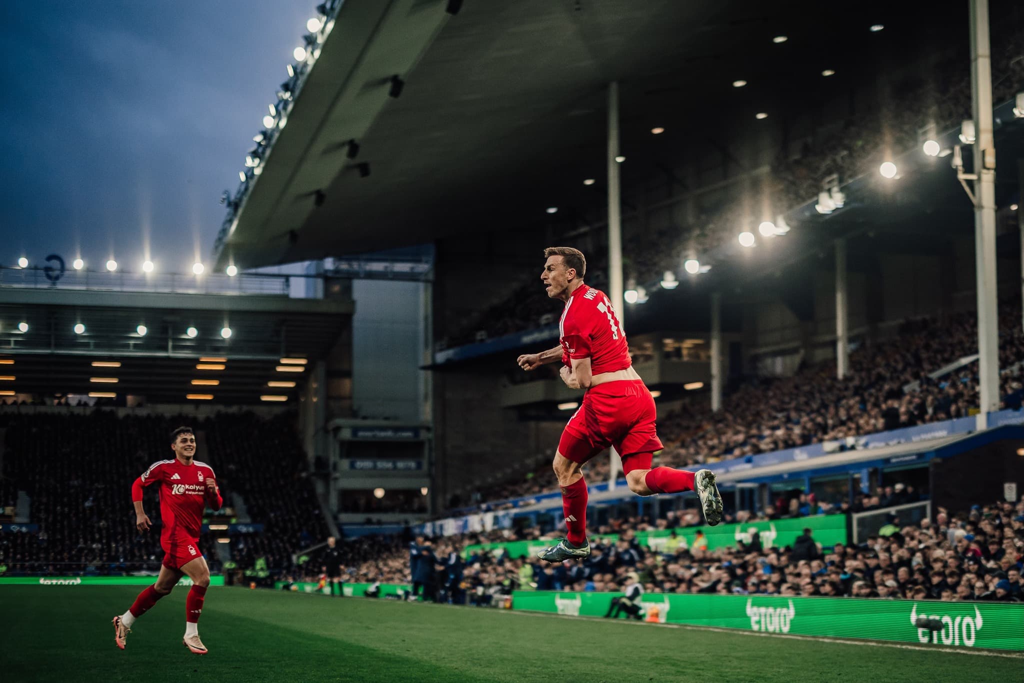 Kush po e ndjek Liverpoolin në Premier League?