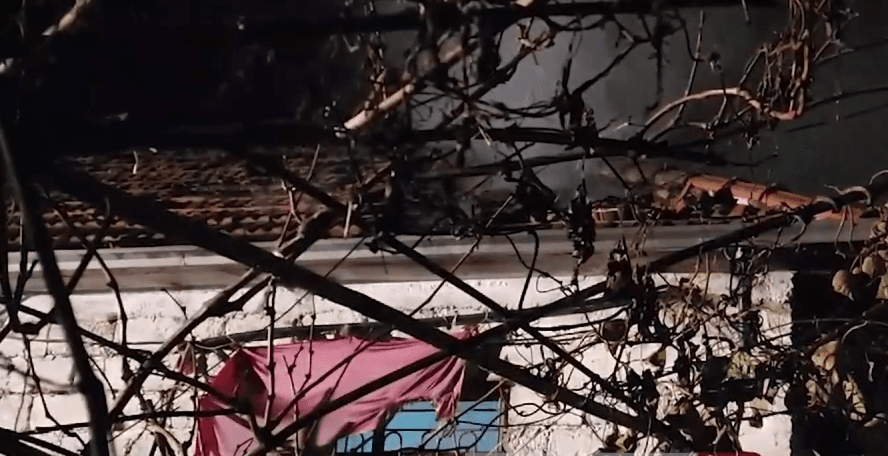 Vdes një 80-vjeçar si pasojë e zjarrit në një banesë në Shkodër
