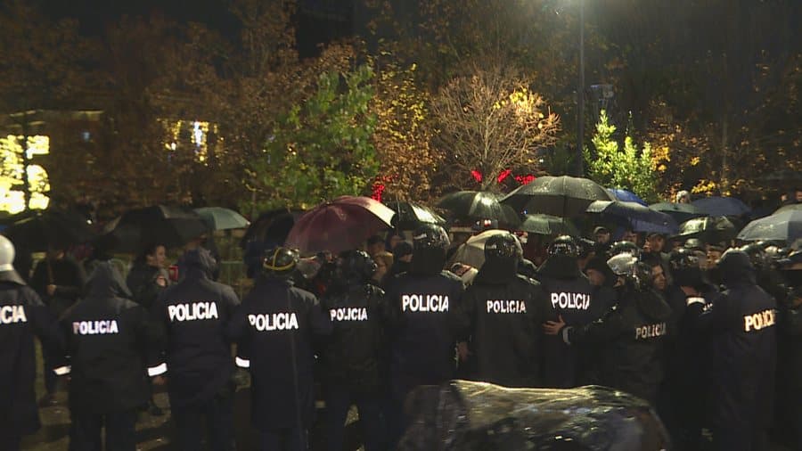 Procedohen 40 zyrtarë të PD dhe 21 qytetarë pas “paralizimit” të Tiranës, 7 të arrestuar