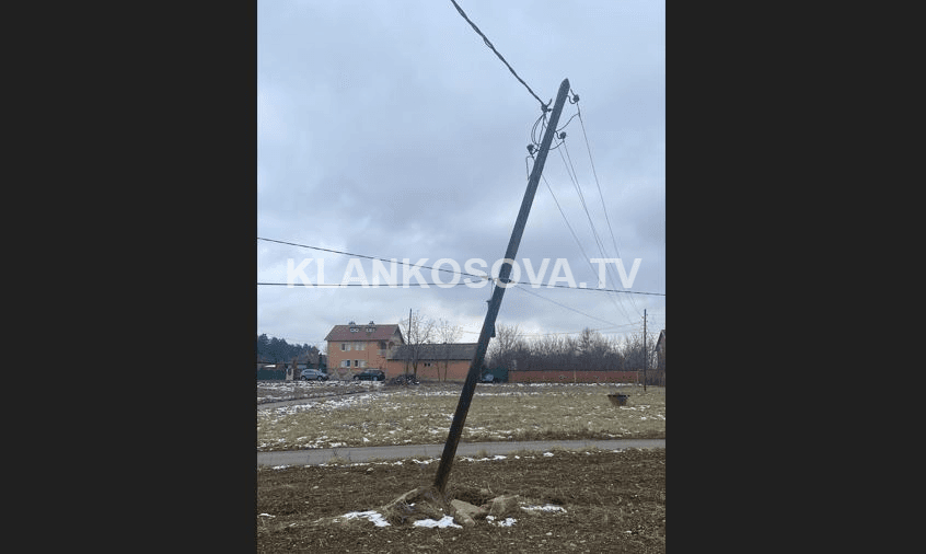 Banorët e Kryshevcit të Obiliqit në rrezik nga shtylla elektrike