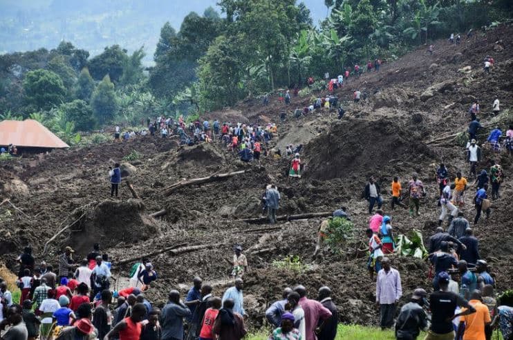 Numri i të vdekurve nga rrëshqitja e dheut në Ugandë arrin në 28