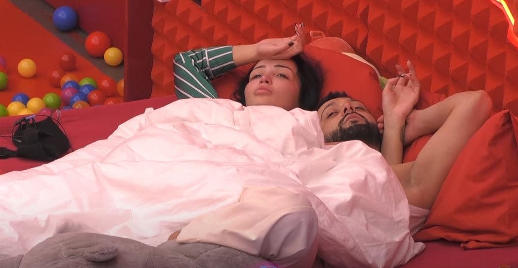 “Malli për familjen” - Xheneta shpërthen në lot, Gjesti i qëndron afër (VIDEO)