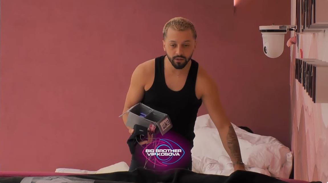 Përplasje e ashpër mes Xhenetës dhe Gjestit (VIDEO)