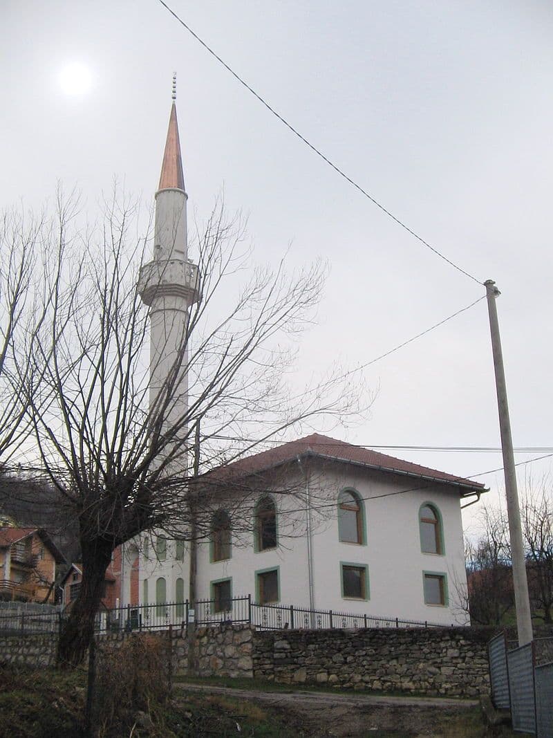 Vidhen paratë nga arka e Xhamisë së Sibocit të Epërm