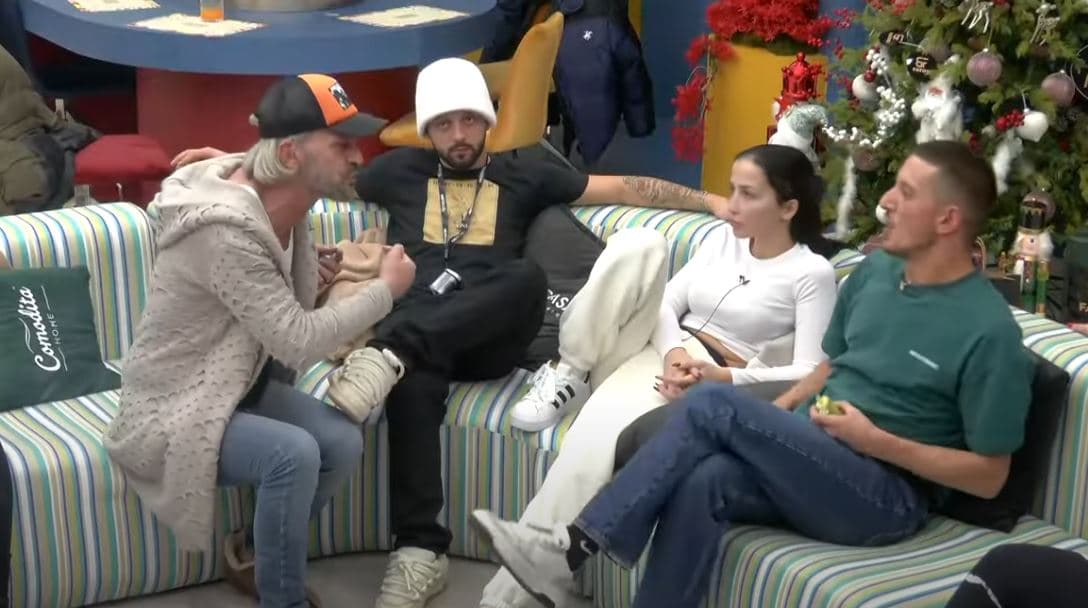 Debat i ashpër me tone të larta mes Xuxit dhe Vullnetit, nuk mungojnë as ofendimet (VIDEO)