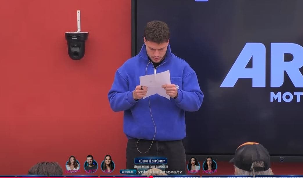 Reagimi i banorëve teksa Driloni lexon mesazhin e veçantë nga ArtMotion (VIDEO)
