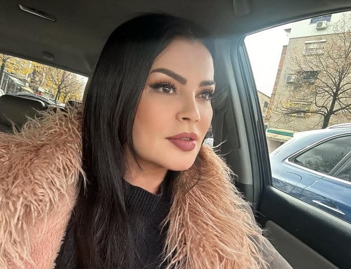 Eli Fara shfaqet elegante në Instagram