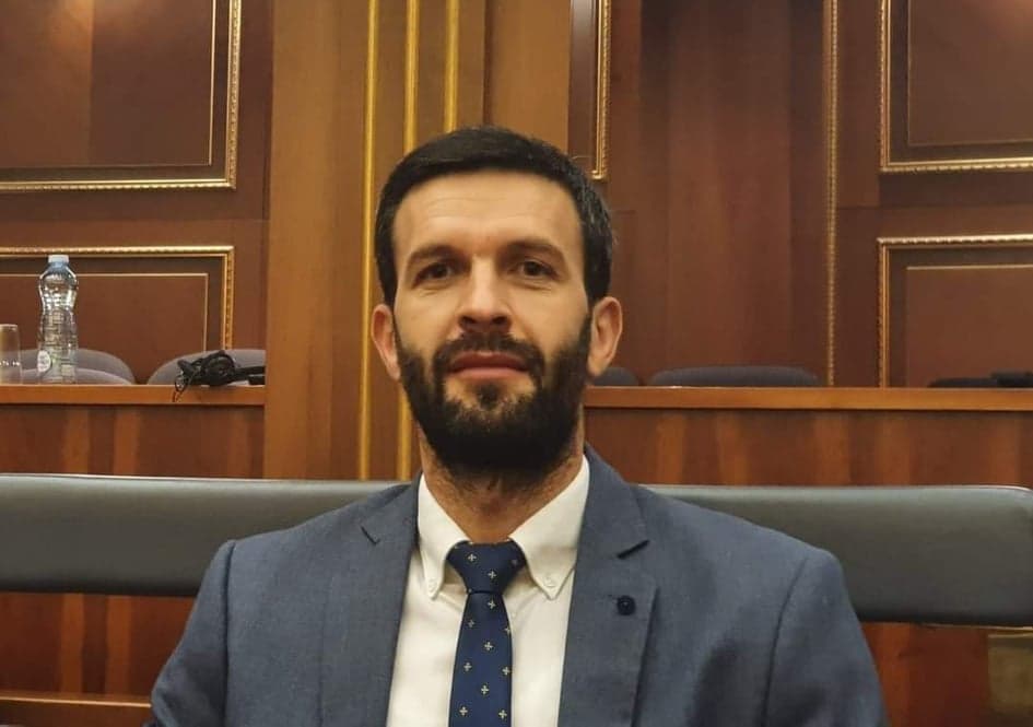 Rrahmani: Kurti s’ka guxim që ta thotë as edhe një fjalë për Osmanin (VIDEO)