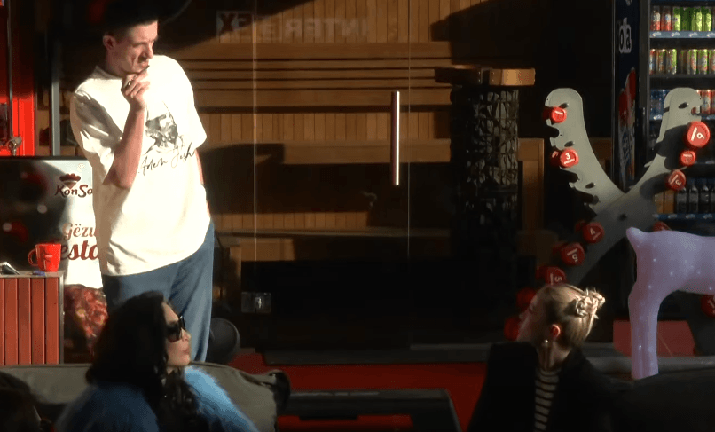 Argumenton me Sarën, Vullneti thotë se grimi është intervenim mbi natyralitetin