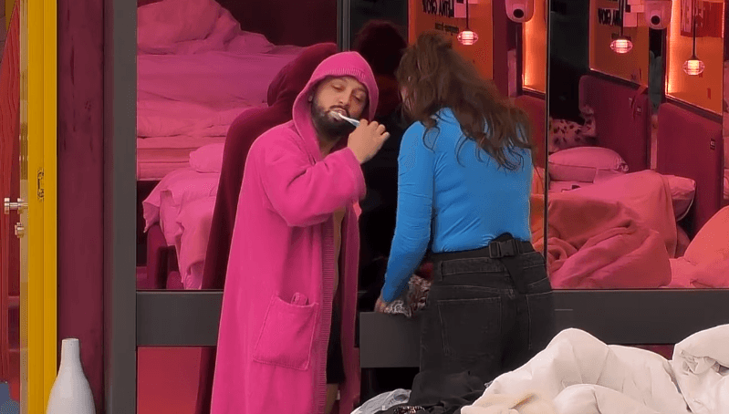 Gjesti dhuron show, pas përplasjes i shkon pas dhe e nguc Drenushën (VIDEO)