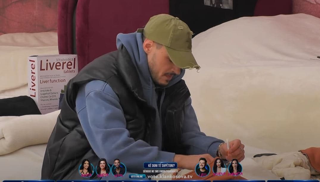 Nën ndikim emocionesh, Leo krijon cigare nga copëzat e mbetura (VIDEO)