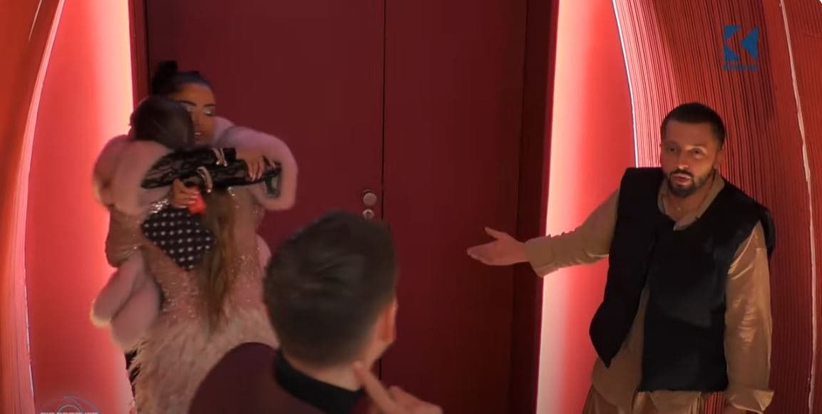 Momenti kur Anisa përshëndetet me të gjithë banorët, përveç Gjestit!