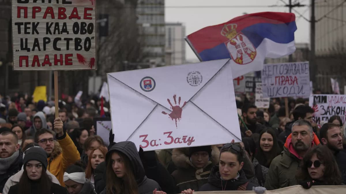 "15 minuta për 15 jetë": Studentët në Serbi kërkojnë llogari për tragjedinë e Novi Sadit