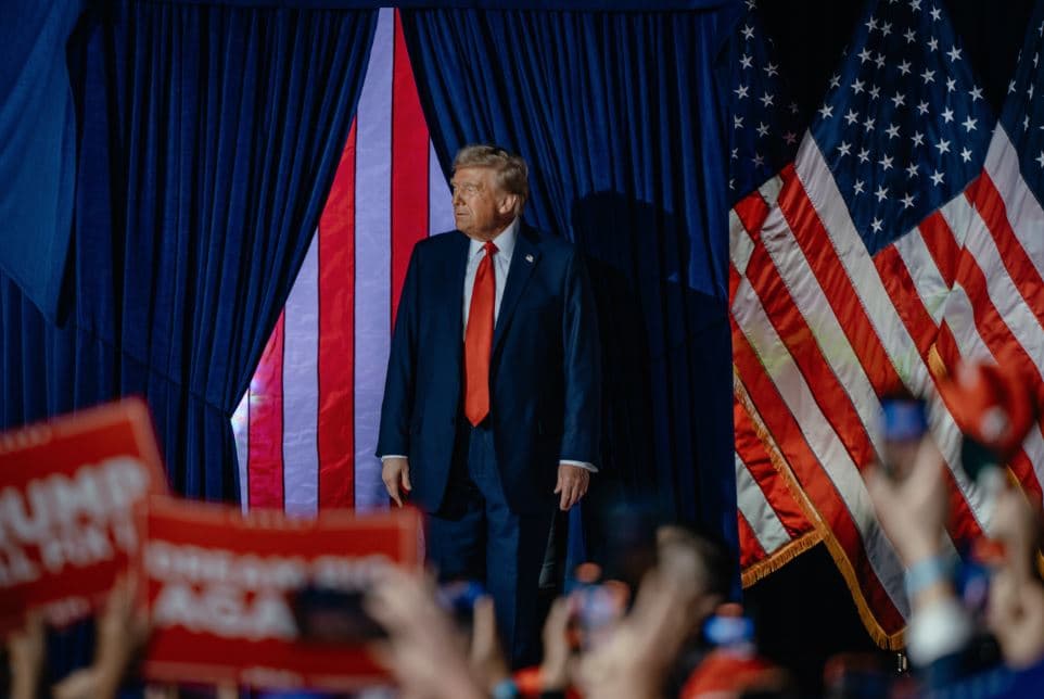 Trump thotë se në 'orën e parë' të presidencës së tij do të fillojë faljet për sulmuesit në Kapitol