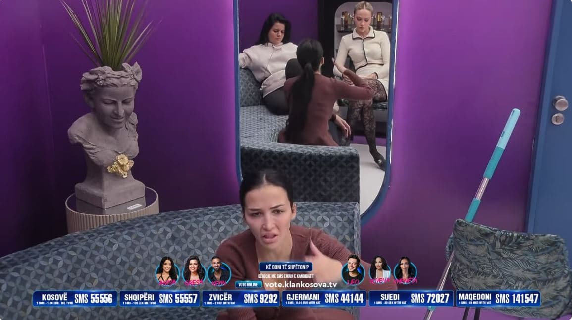 A je tu e dëgju vetën se me çka je duke u marrë?, Gresa e Sara këshillojnë e kritikojnë Xhenetën
