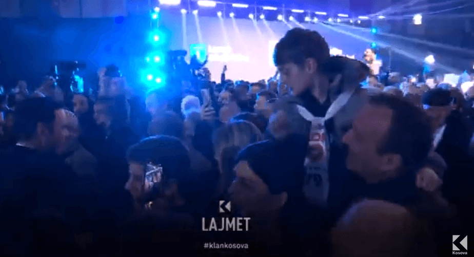 LDK mbledh pejanët, Abdixhiku zotohet për mbështetje të biznesit (VIDEO)