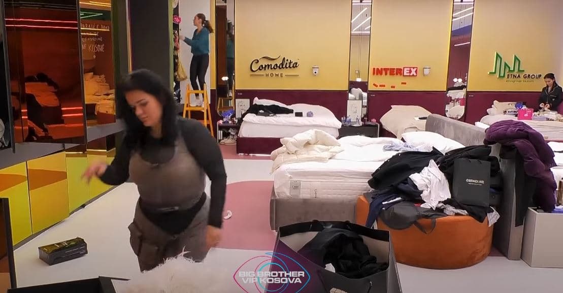 Finalja në prag, banorët nisin t’i bëjnë gati gjërat e tyre (VIDEO)