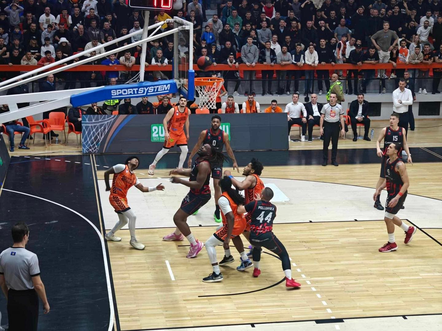 Bashkimi fiton bindshëm ndaj Vëllaznimit, kalon në finale