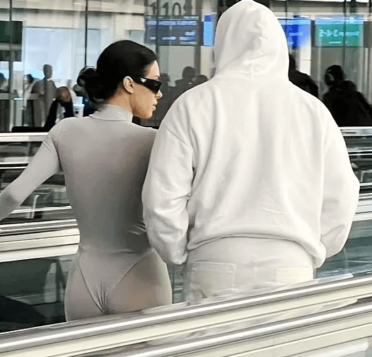 Kështu vishet gruaja e Kanye West në aeroport